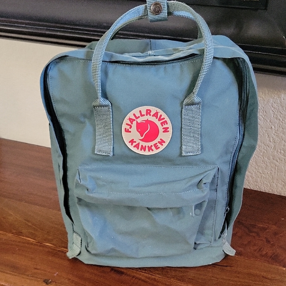 Fjällräven Kanken Green Backpack with Fox Logo